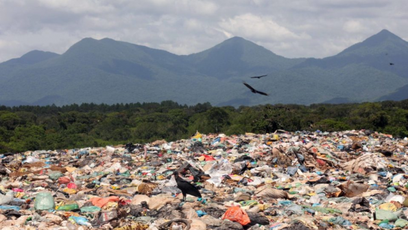 Realidade dos lixões a céu aberto no Brasil - Foto: Reprodução